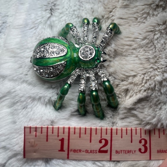 Green and Silver Spider trinket box with Rhinestone Accents - Picture 9 of 9
